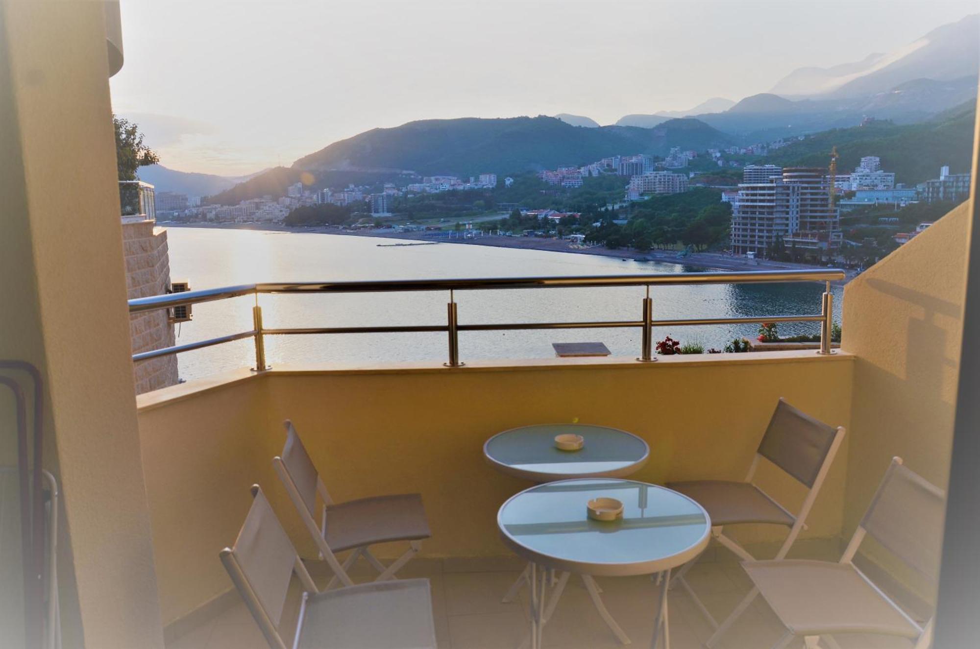 Apartmani Svetionik Budva Oda fotoğraf