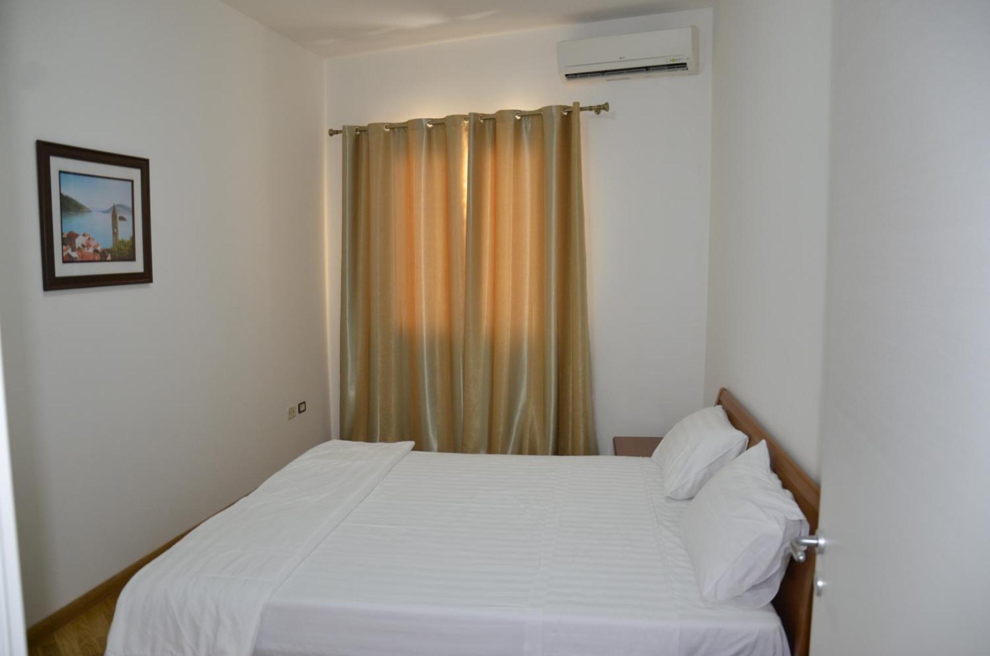Apartmani Svetionik Budva Oda fotoğraf