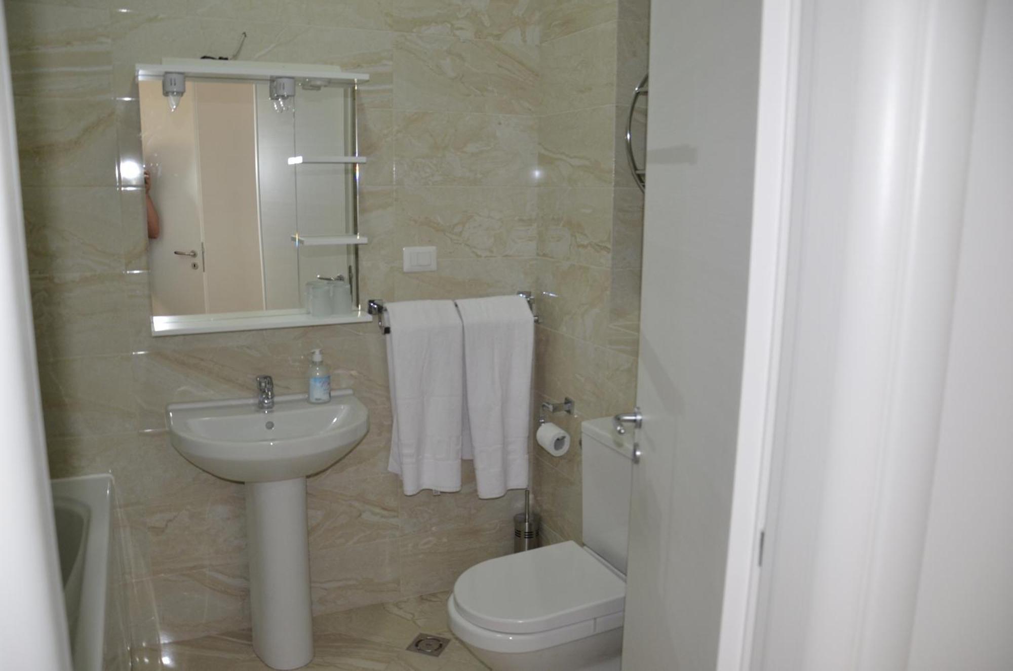 Apartmani Svetionik Budva Oda fotoğraf