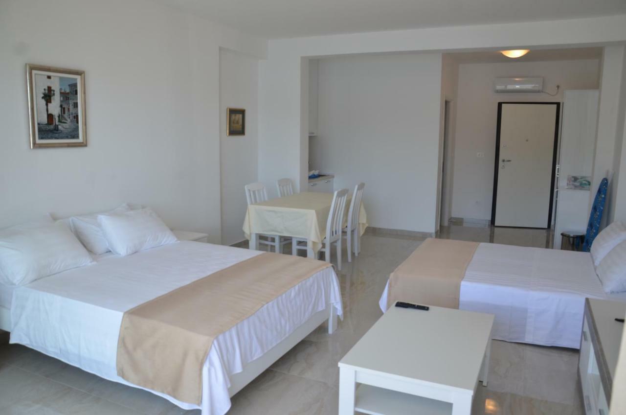 Apartmani Svetionik Budva Oda fotoğraf
